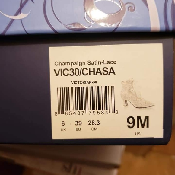 Lace boots size 8 - Picture 2 of 2